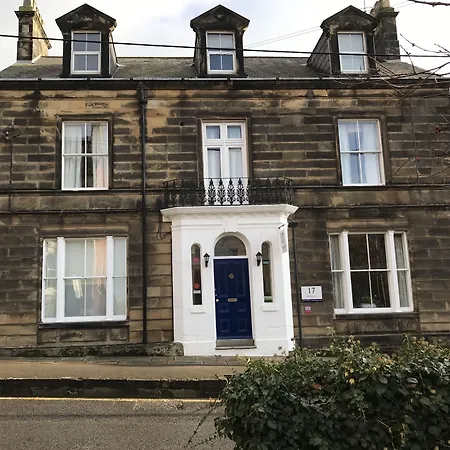 Panzió 17 Burgate 5*